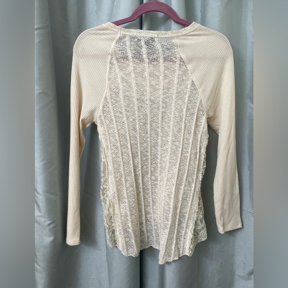 Almost Famous cream sheer blouse size small - Picture 4 of 4